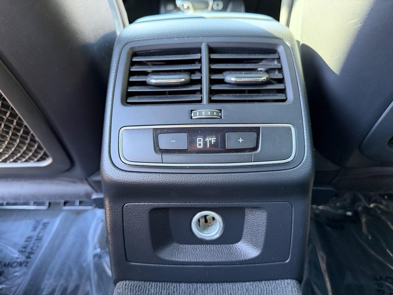 Audi S5 Sportback Vehicle Full-screen Gallery Image 18