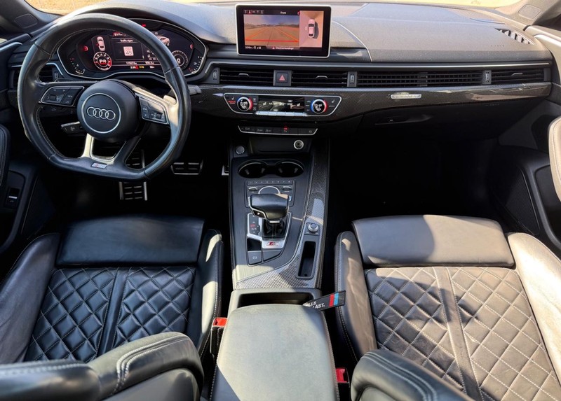 Audi S5 Sportback Vehicle Full-screen Gallery Image 19