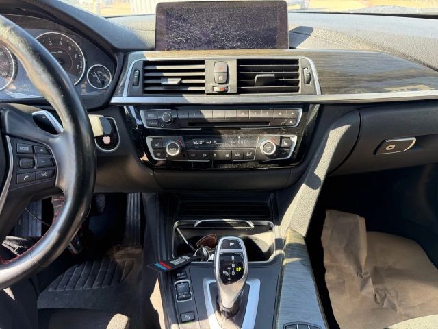 BMW 4 Series Vehicle Full-screen Gallery Image 14