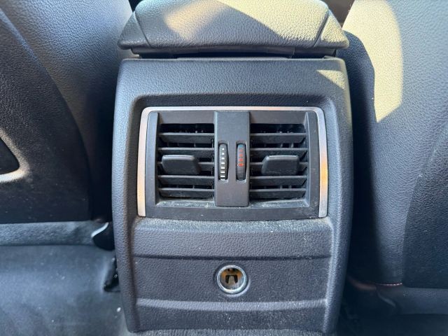 BMW 4 Series Vehicle Full-screen Gallery Image 18