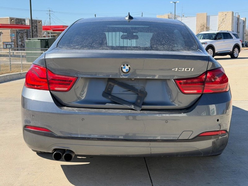 BMW 4 Series Vehicle Full-screen Gallery Image 06