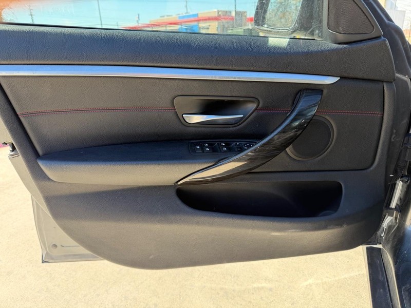 BMW 4 Series Vehicle Full-screen Gallery Image 11