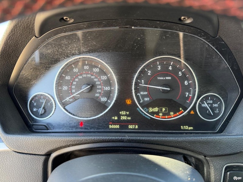 BMW 4 Series Vehicle Full-screen Gallery Image 14