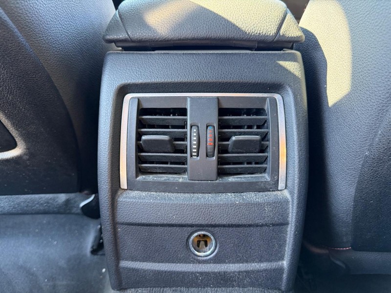 BMW 4 Series Vehicle Full-screen Gallery Image 19