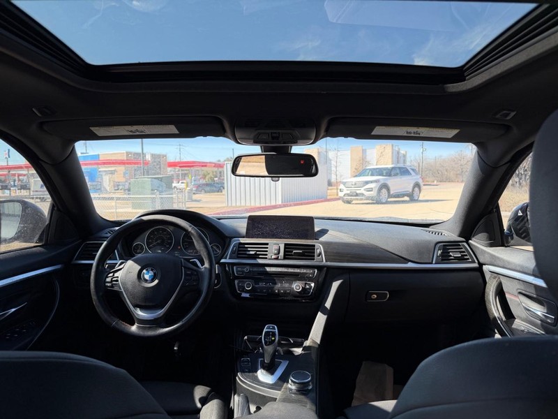 BMW 4 Series Vehicle Full-screen Gallery Image 21