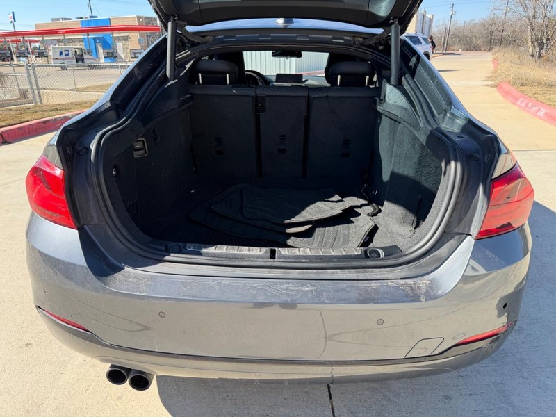 BMW 4 Series Vehicle Full-screen Gallery Image 22