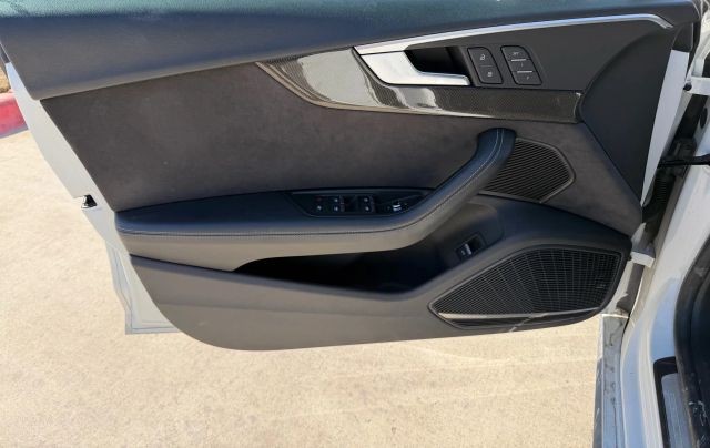 Audi S5 Sportback Vehicle Full-screen Gallery Image 10