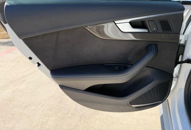 Audi S5 Sportback Vehicle Full-screen Gallery Image 15