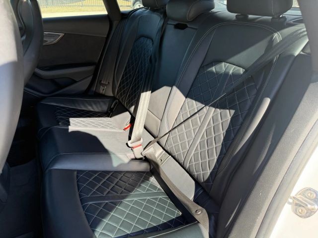 Audi S5 Sportback Vehicle Full-screen Gallery Image 17