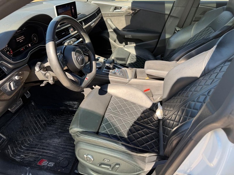 Audi S5 Sportback Vehicle Full-screen Gallery Image 12