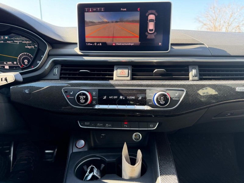 Audi S5 Sportback Vehicle Full-screen Gallery Image 15