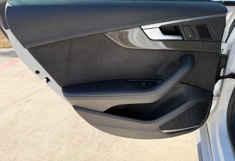 Audi S5 Sportback Vehicle Full-screen Gallery Image 16