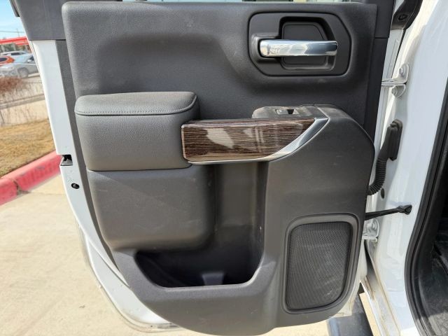 GMC Sierra 2500HD Vehicle Full-screen Gallery Image 16