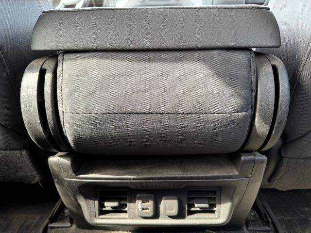 GMC Sierra 2500HD Vehicle Full-screen Gallery Image 19