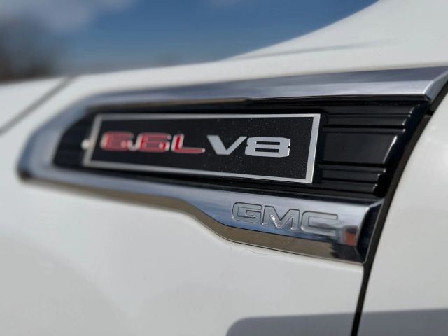 GMC Sierra 2500HD Vehicle Full-screen Gallery Image 21