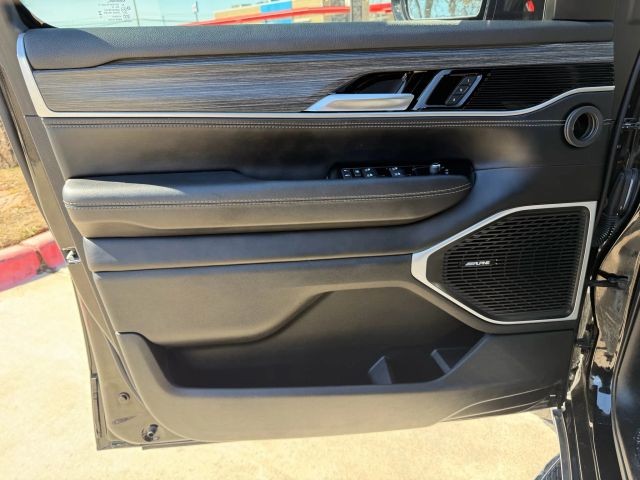 Jeep Wagoneer Vehicle Full-screen Gallery Image 10