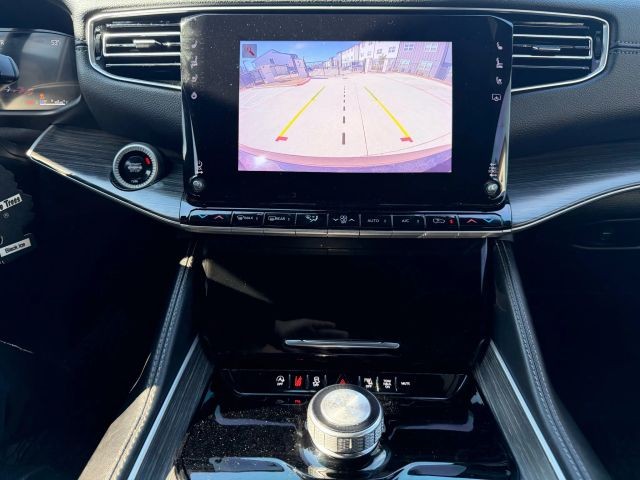 Jeep Wagoneer Vehicle Full-screen Gallery Image 14