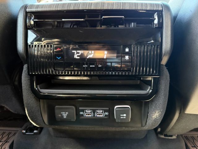 Jeep Wagoneer Vehicle Full-screen Gallery Image 18