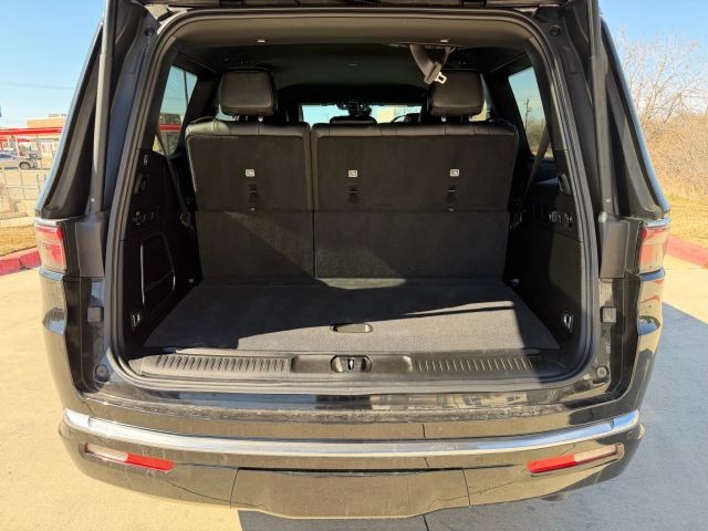 Jeep Wagoneer Vehicle Full-screen Gallery Image 21