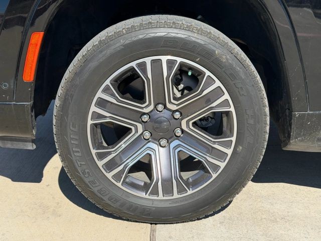 Jeep Wagoneer Vehicle Full-screen Gallery Image 22