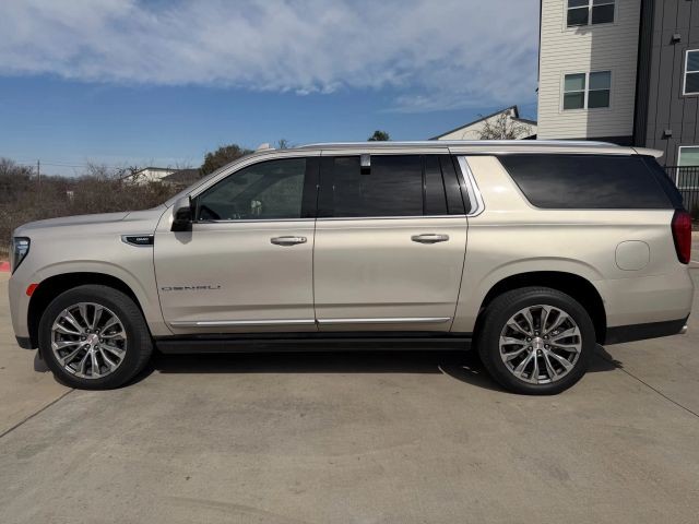 GMC Yukon XL Vehicle Full-screen Gallery Image 03