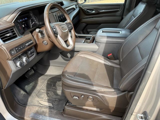 GMC Yukon XL Vehicle Full-screen Gallery Image 10