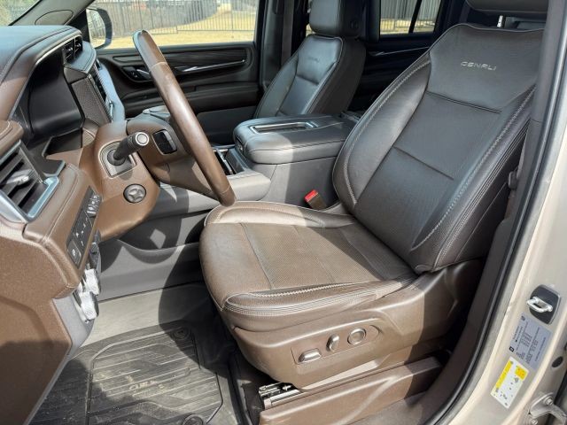 GMC Yukon XL Vehicle Full-screen Gallery Image 11