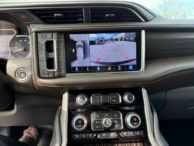 GMC Yukon XL Vehicle Full-screen Gallery Image 13