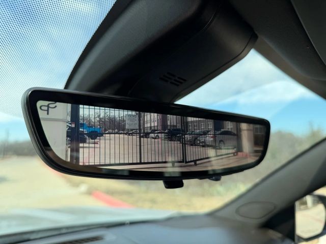 GMC Yukon XL Vehicle Full-screen Gallery Image 14