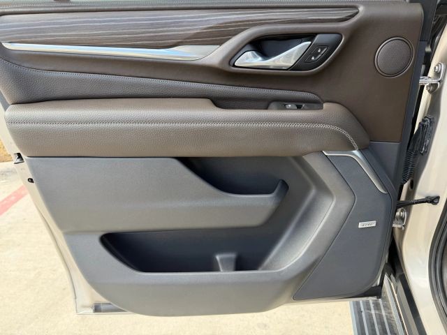 GMC Yukon XL Vehicle Full-screen Gallery Image 15