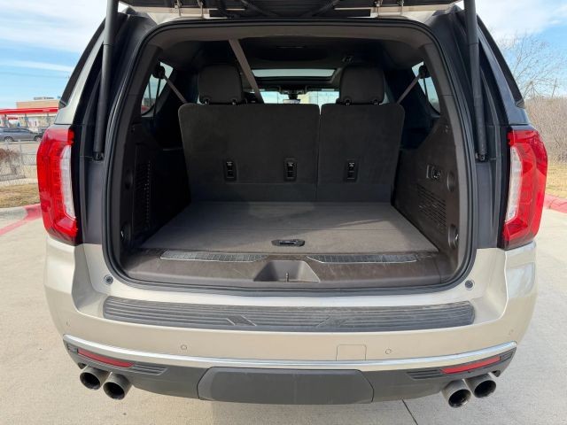 GMC Yukon XL Vehicle Full-screen Gallery Image 21
