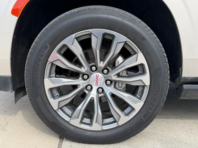 GMC Yukon XL Vehicle Full-screen Gallery Image 23