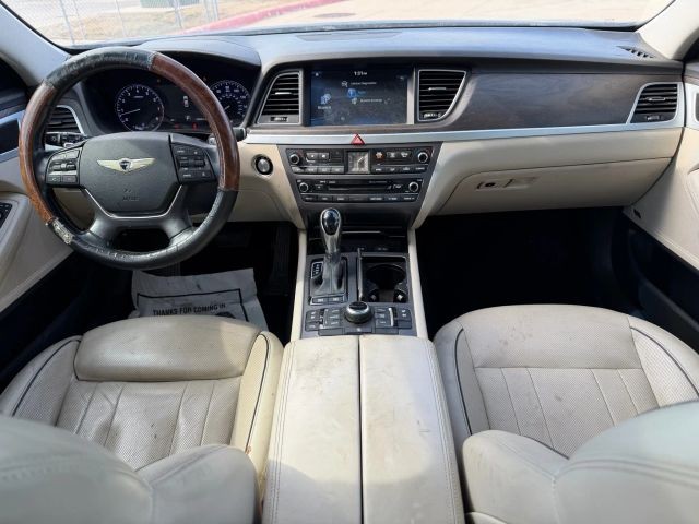 Hyundai Genesis Vehicle Full-screen Gallery Image 19