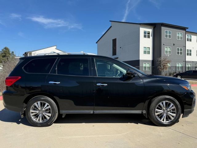 Nissan Pathfinder Vehicle Full-screen Gallery Image 07