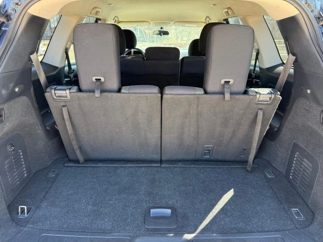 Nissan Pathfinder Vehicle Full-screen Gallery Image 16