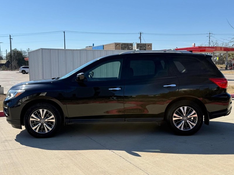 Nissan Pathfinder Vehicle Full-screen Gallery Image 03