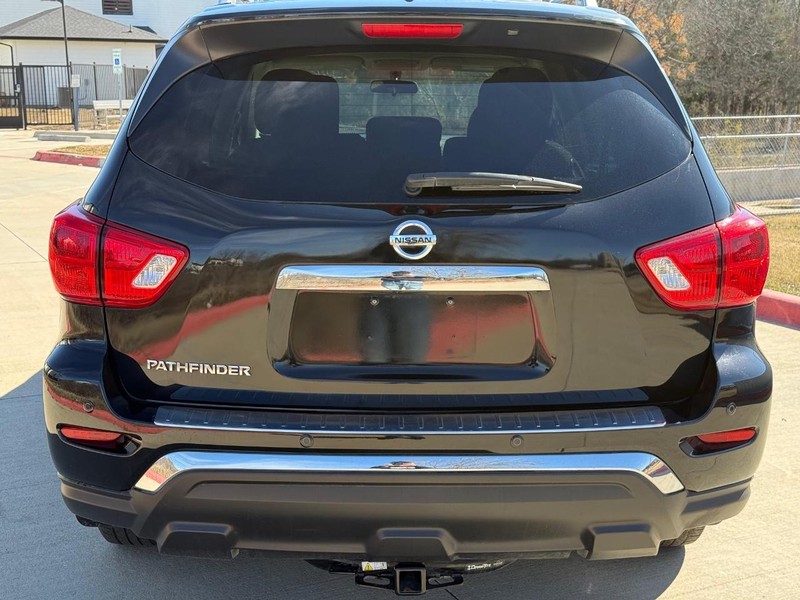 Nissan Pathfinder Vehicle Full-screen Gallery Image 05