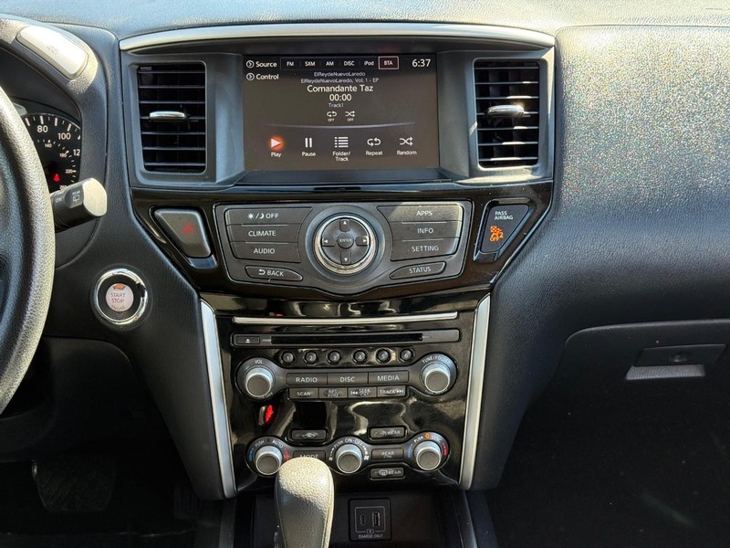 Nissan Pathfinder Vehicle Full-screen Gallery Image 11