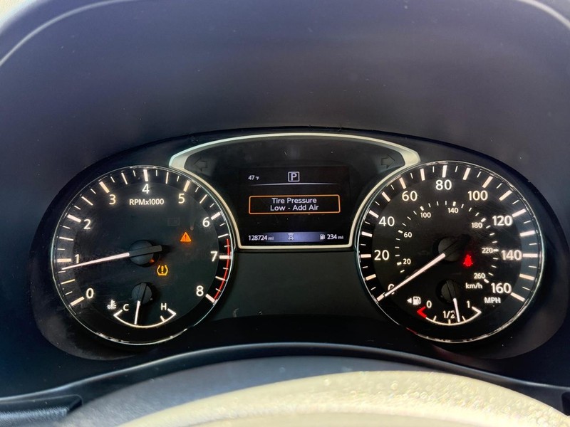 Nissan Pathfinder Vehicle Full-screen Gallery Image 13