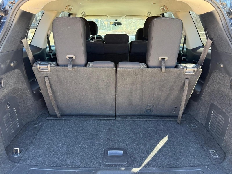 Nissan Pathfinder Vehicle Full-screen Gallery Image 16