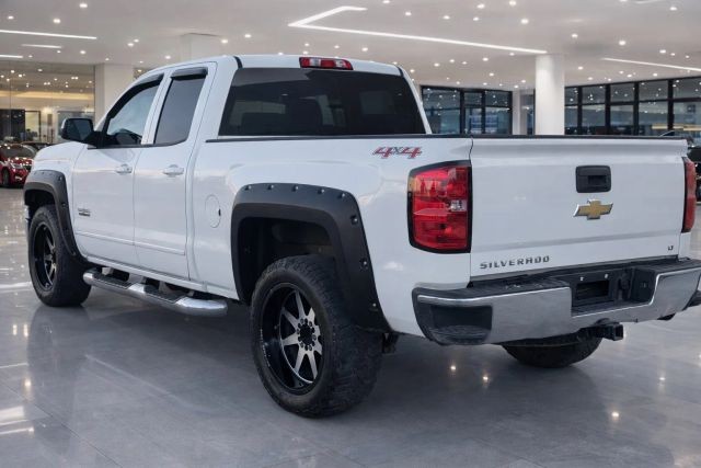 Chevrolet Silverado 1500 Vehicle Full-screen Gallery Image 02