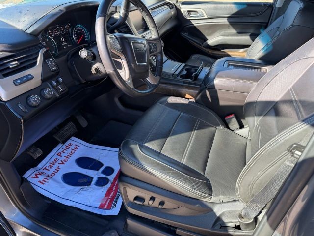 GMC Yukon Vehicle Full-screen Gallery Image 11