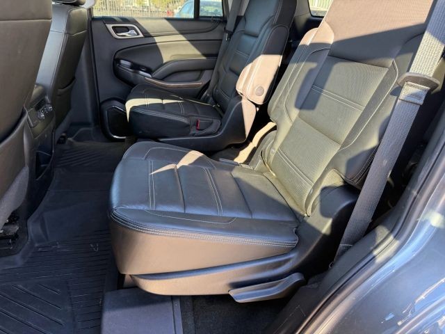 GMC Yukon Vehicle Full-screen Gallery Image 17