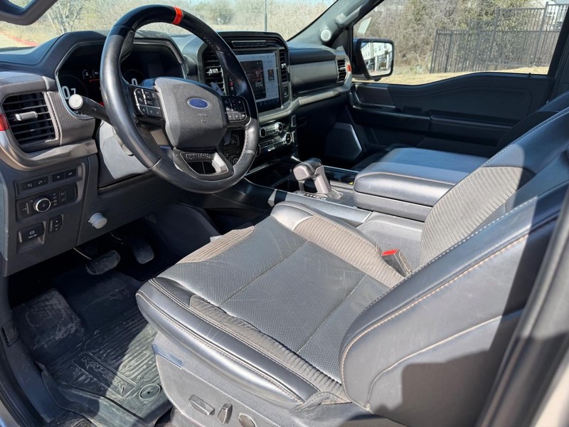 Ford F-150 Vehicle Full-screen Gallery Image 11