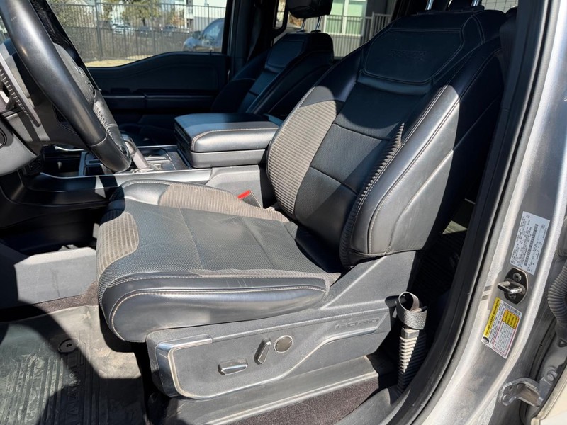 Ford F-150 Vehicle Full-screen Gallery Image 12