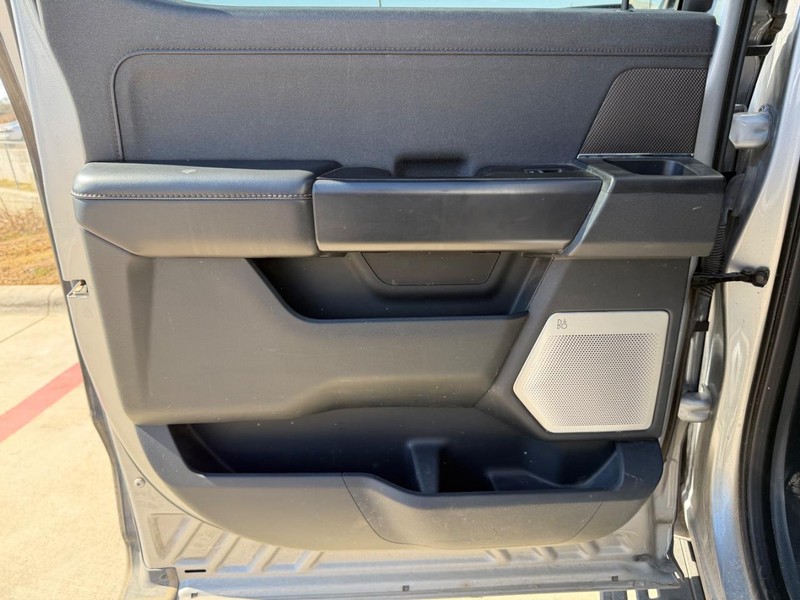 Ford F-150 Vehicle Full-screen Gallery Image 16