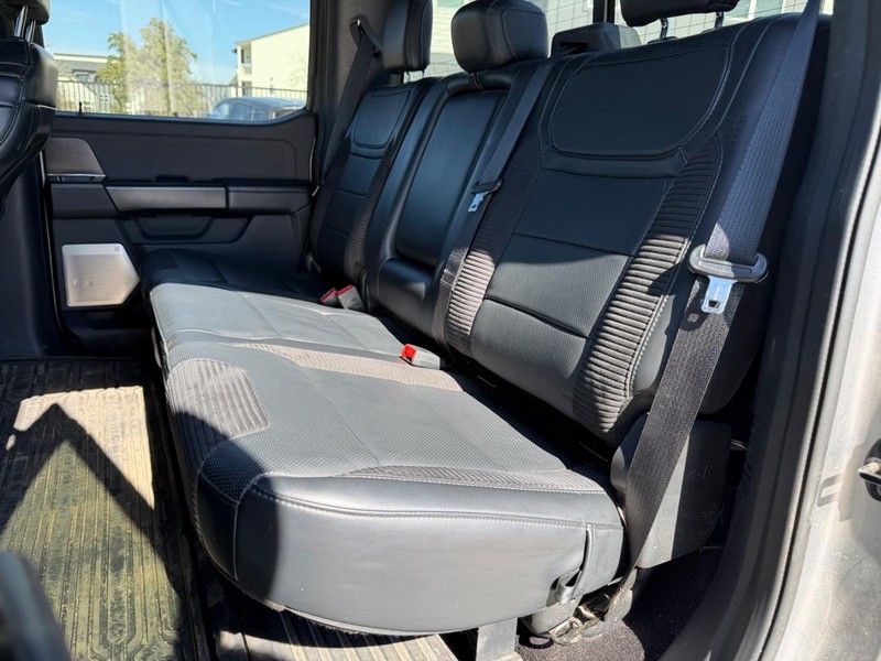 Ford F-150 Vehicle Full-screen Gallery Image 18