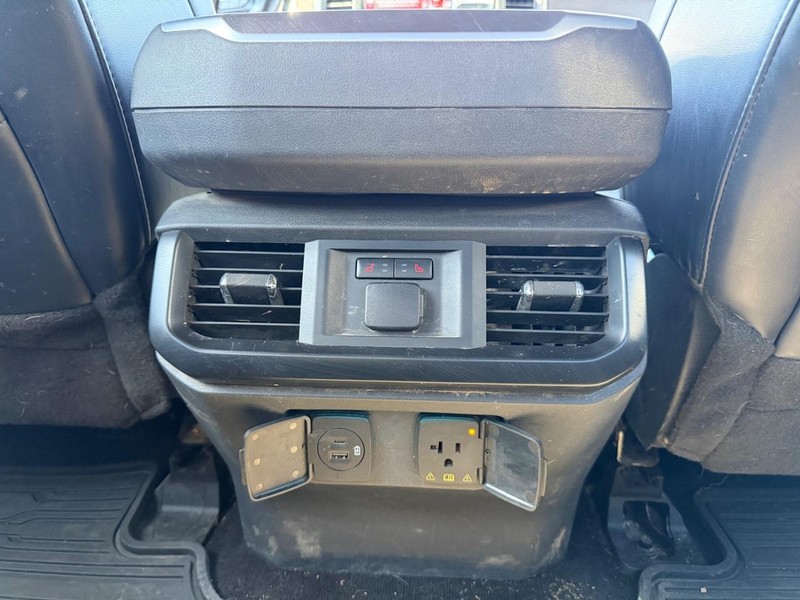 Ford F-150 Vehicle Full-screen Gallery Image 19