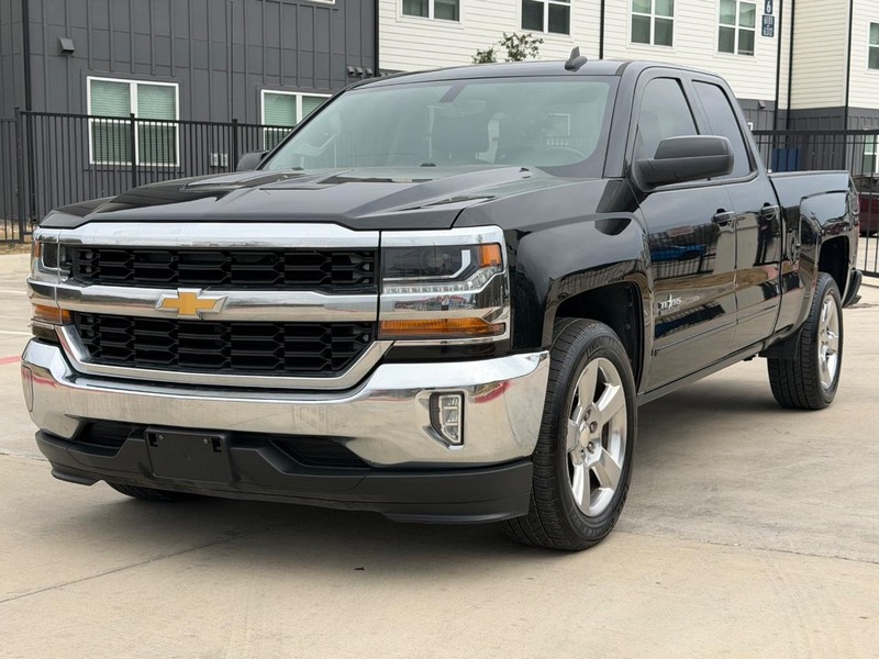 Chevrolet Silverado Vehicle Full-screen Gallery Image 02