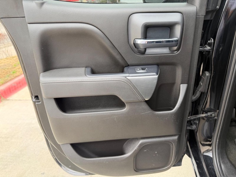 Chevrolet Silverado Vehicle Full-screen Gallery Image 16